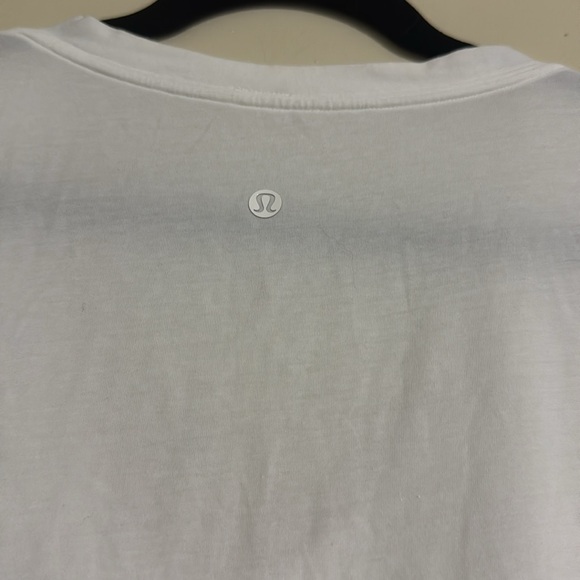 Lululemon tee - Picture 4 of 4